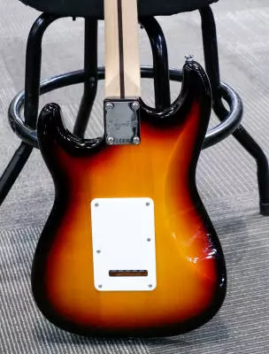 Squier - Affinity Series Stratocaster Junior HSS, Laurel Fingerboard - 3-Color Sunburst 2